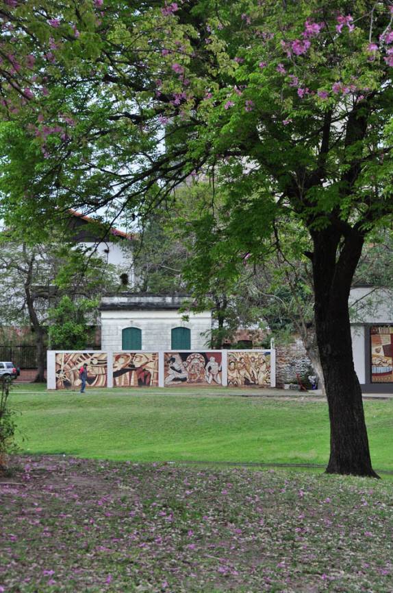 Muitos murais espalhados pelas ruas e praças de Corrientes, na Argentina